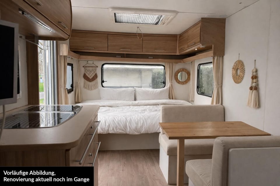 Bed, Living room, Photo of the whole room, Seating area, Bedroom