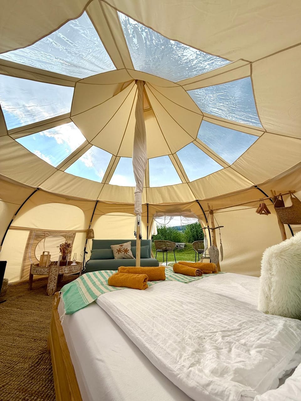 Bed, Living room, Photo of the whole room, Bedroom