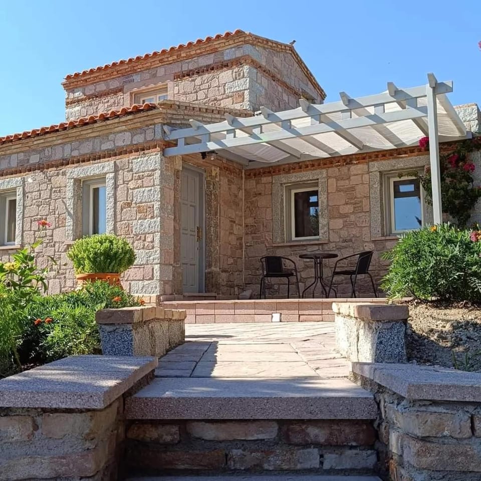 Property building, Day, Garden, Garden view