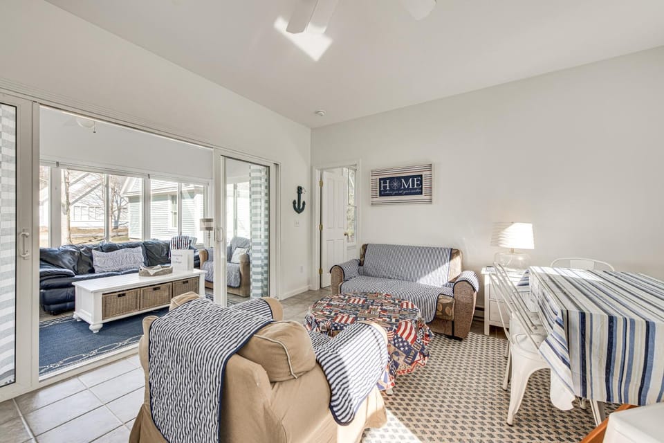 Cozy Wells Cottage w/ Pool Access: 1 Mi to Beach! House in Wells