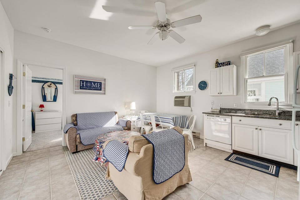 Cozy Wells Cottage w/ Pool Access: 1 Mi to Beach! House in Wells