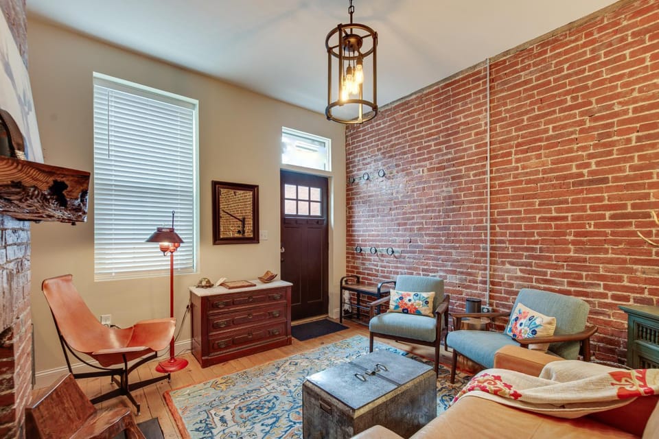 3 Mi to Dtwn: Charming Row House in Pittsburgh House in Pittsburgh