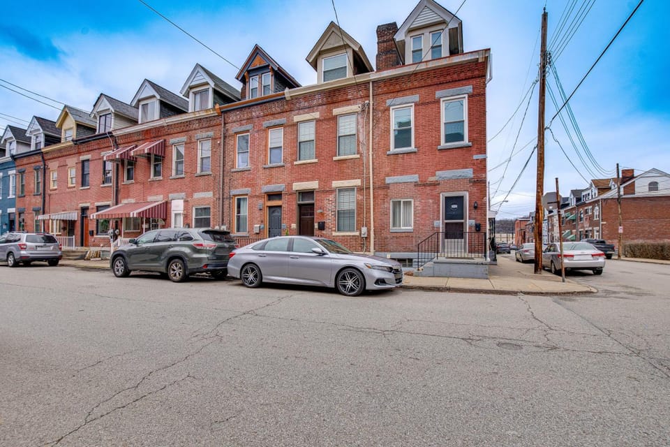 3 Mi to Dtwn: Charming Row House in Pittsburgh House in Pittsburgh