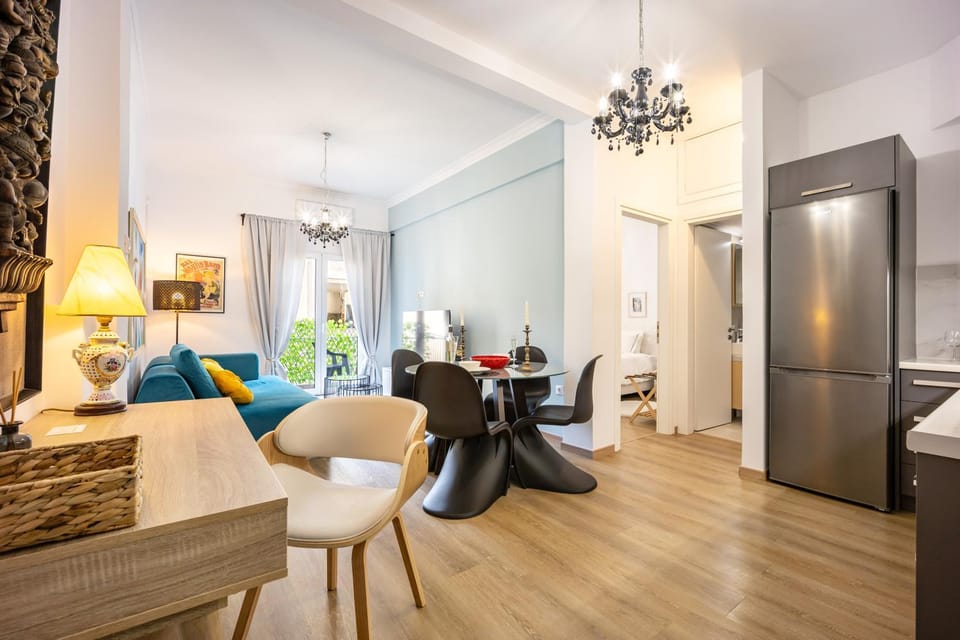 TV and multimedia, Living room, Photo of the whole room, Seating area, Dining area