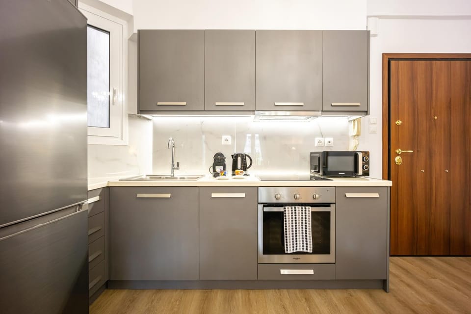 Coffee/tea facilities, microwave, oven, stove, stove, kitchen, kitchen