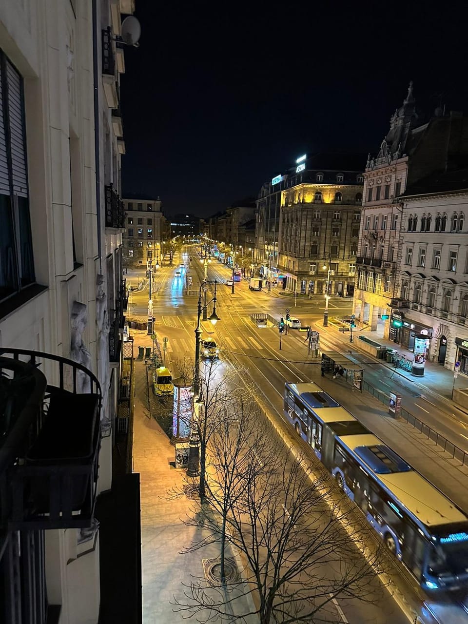 Property building, Night, Neighbourhood, Bird's eye view, City view, Street view, Location, Parking