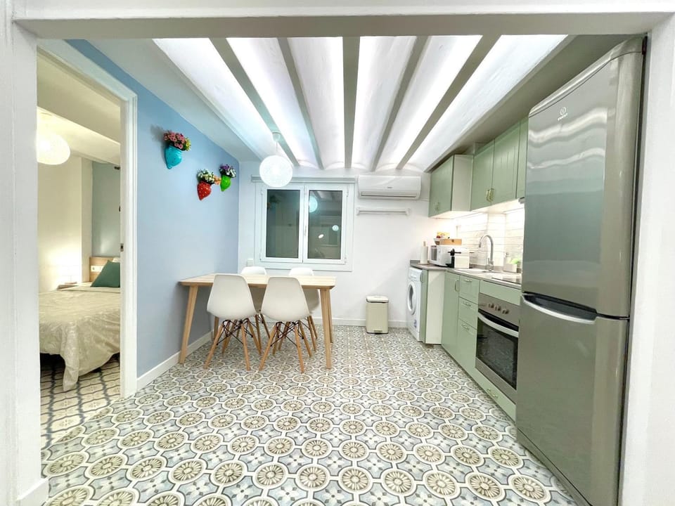 Kitchen or kitchenette, Dining area, minibar, oven, pet friendly, stove
