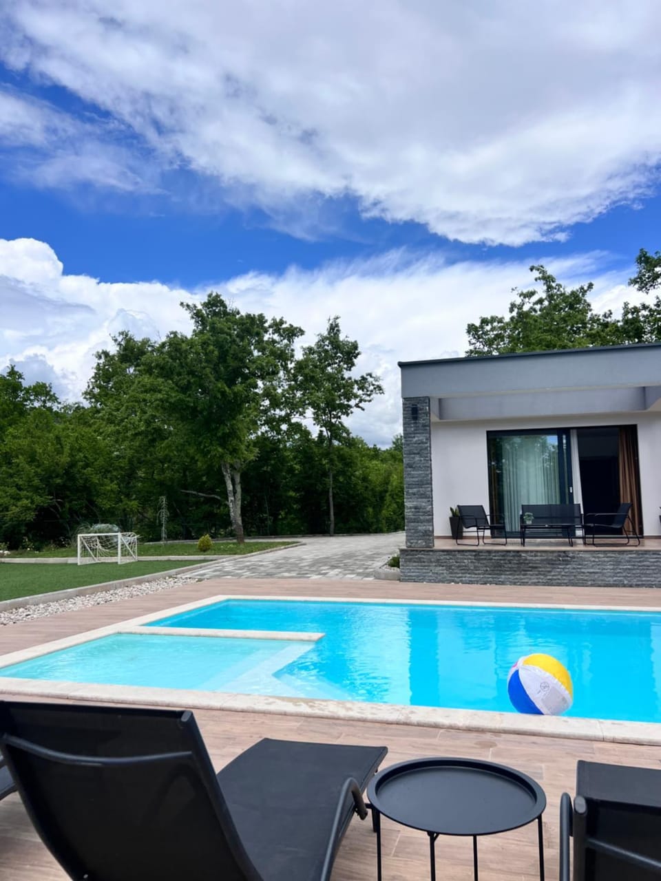 Pool view, Swimming pool, sunbed