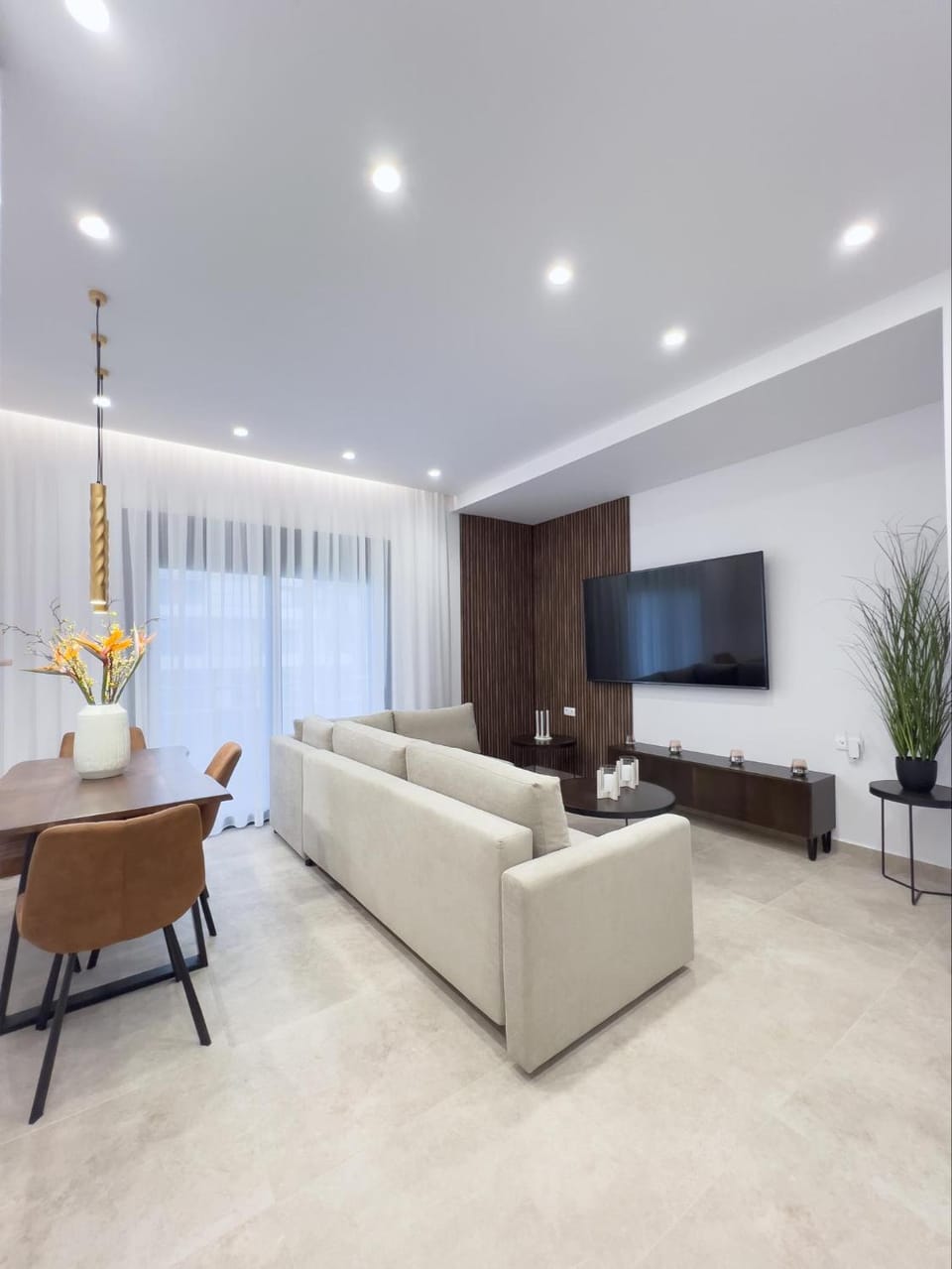 TV and multimedia, Living room, Seating area, Evening entertainment