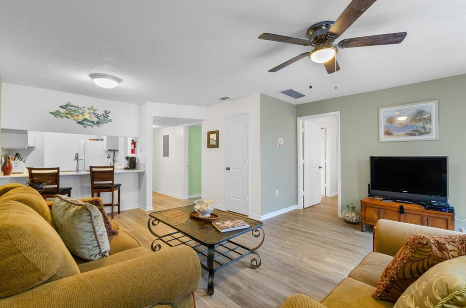 #250G Madeira Beach Yacht Club Apartment in Madeira Beach