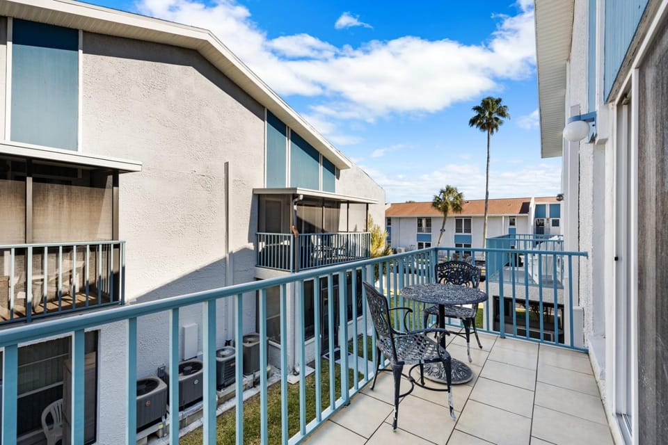 #250G Madeira Beach Yacht Club Apartment in Madeira Beach