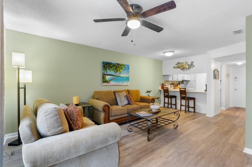 #250G Madeira Beach Yacht Club Apartment in Madeira Beach
