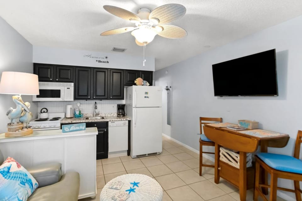 Steps to Beach Access | Updated Condo | Pool | Sleeps 4 Apartment in Madeira Beach