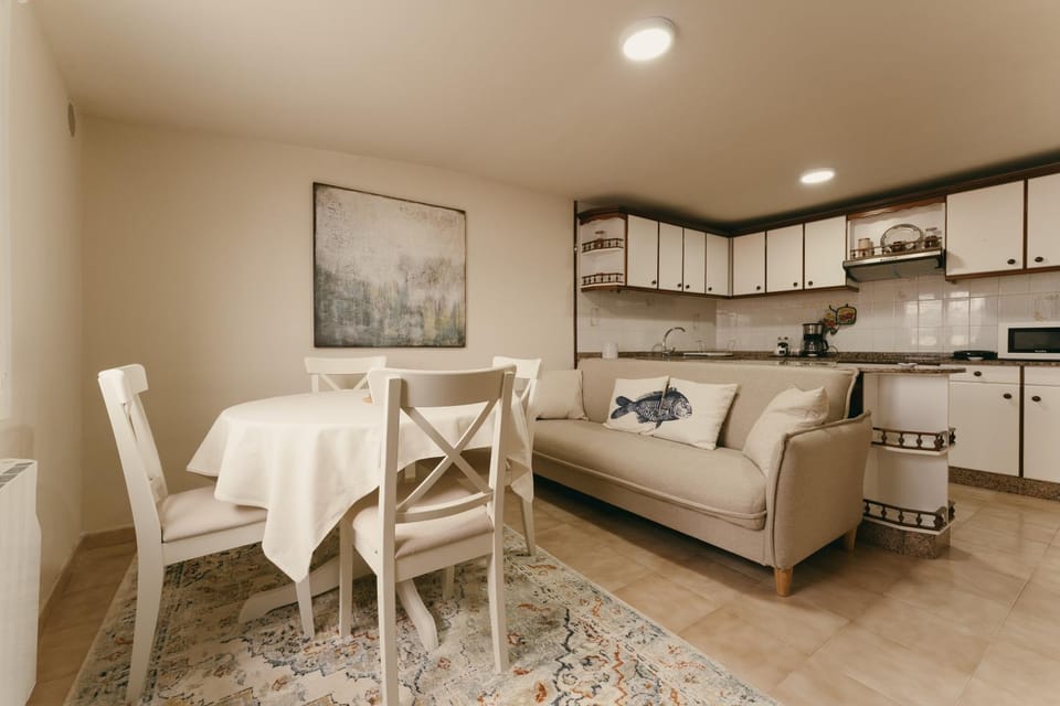 Kitchen or kitchenette, Living room, Dining area, pet friendly