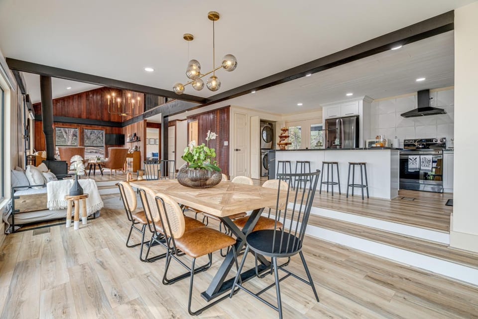 Lago Vista Home with Putting Green and Pool! House in Point Venture