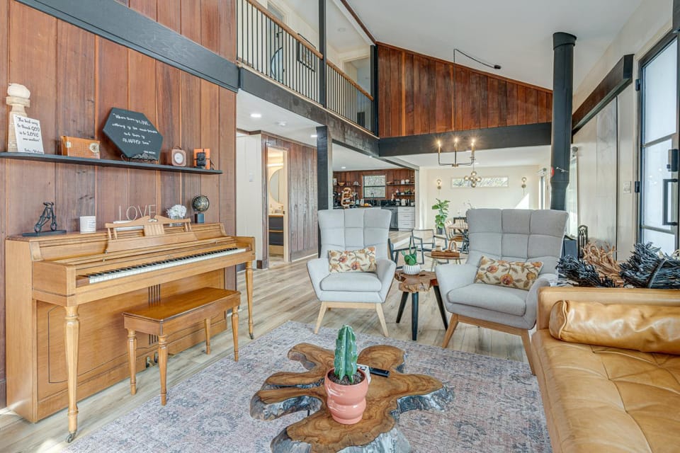 Lago Vista Home with Putting Green and Pool! House in Point Venture