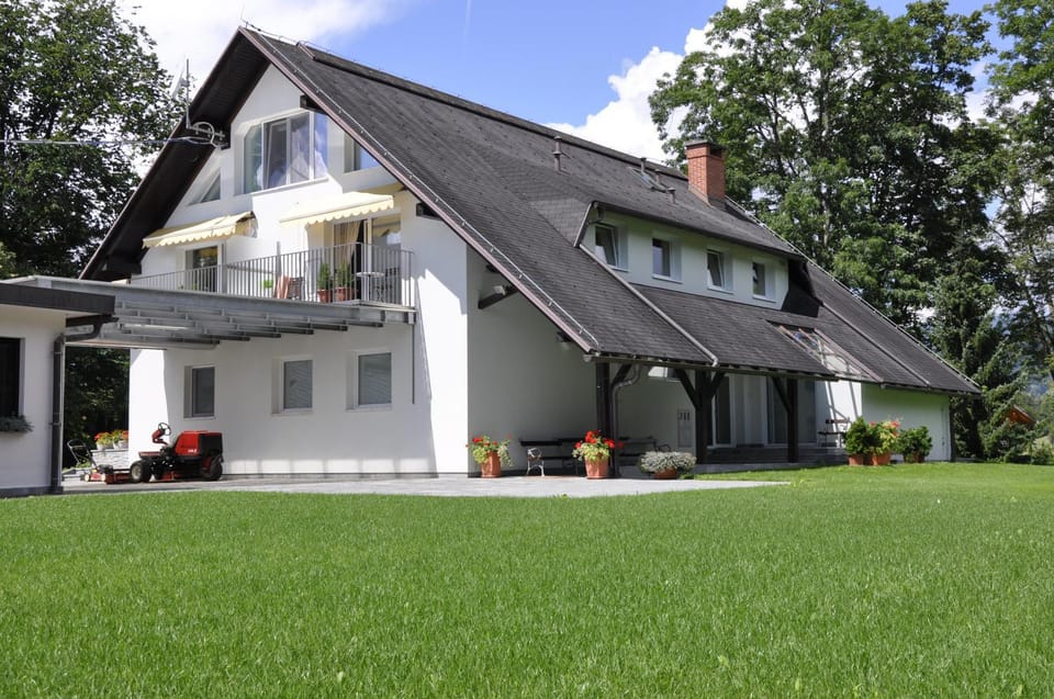 Property building, Garden, Area and facilities