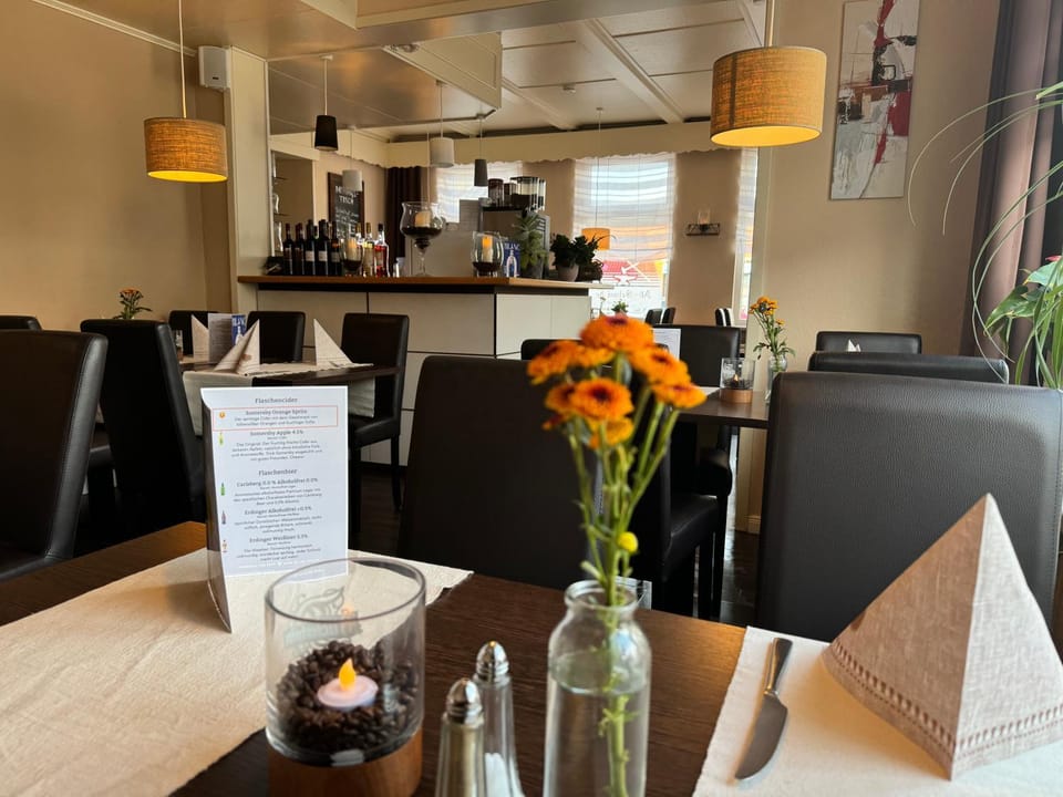 Restaurant/places to eat, Restaurant/places to eat