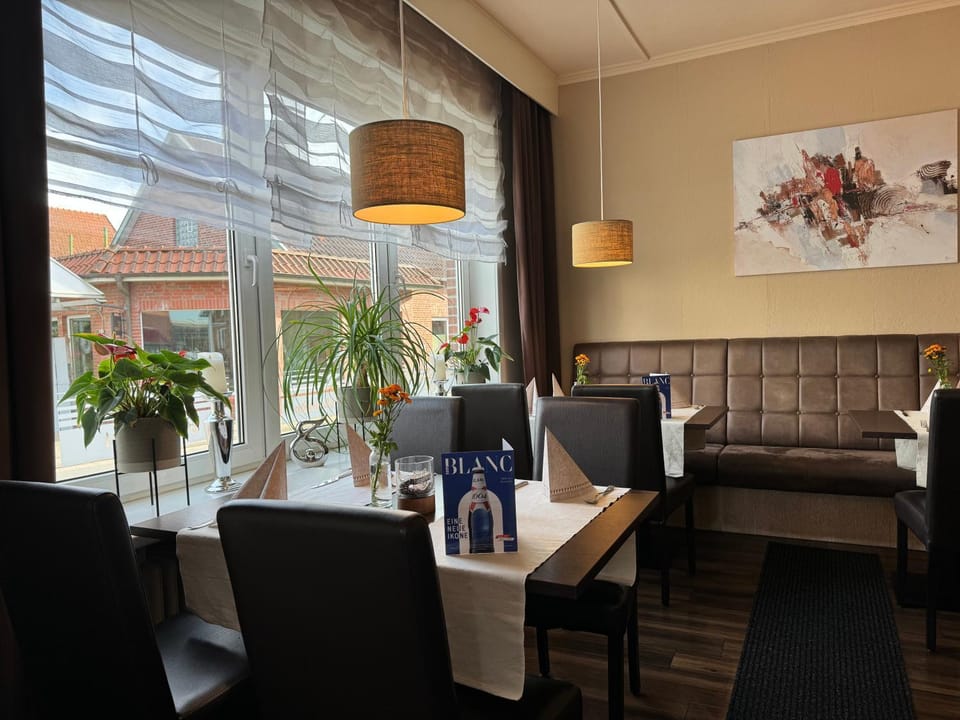 Restaurant/places to eat, Restaurant/places to eat