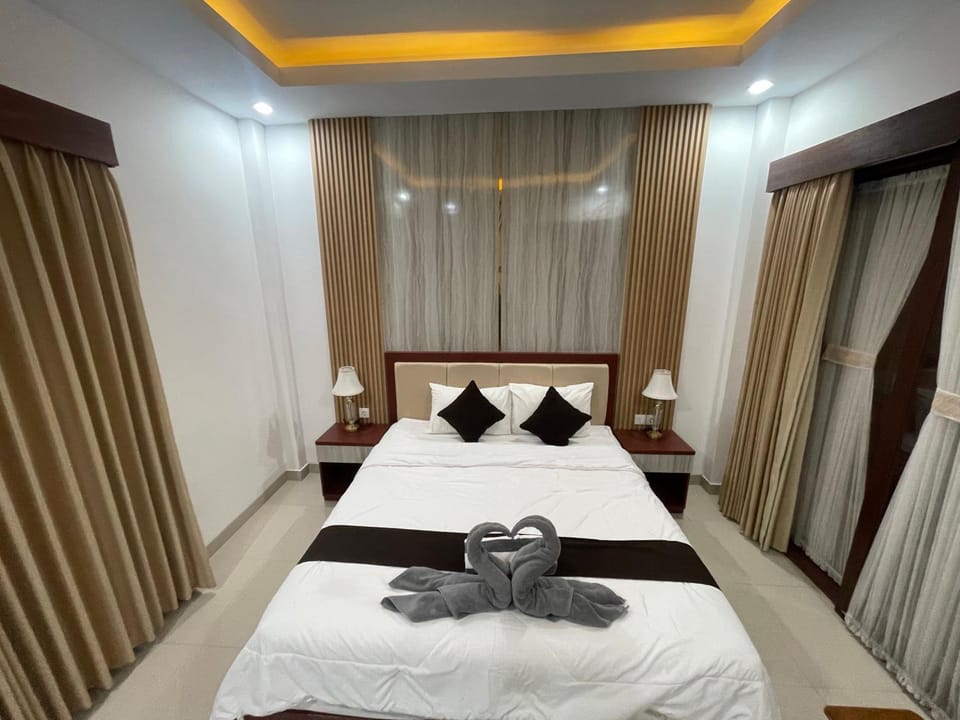 Photo of the whole room, Bedroom, towels