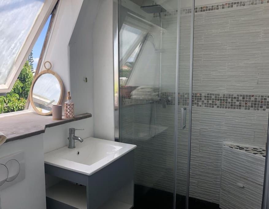 Caribbean Window Apartment in Le Gosier