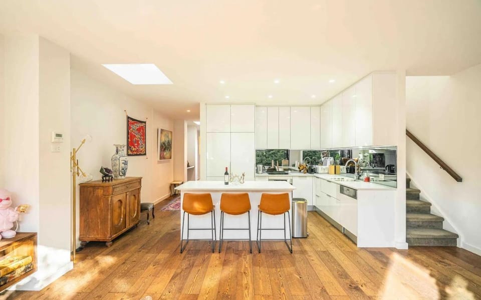 Coffee/tea facilities, Kitchen or kitchenette, Living room, Seating area, Dining area, minibar, pet friendly, stove, toaster