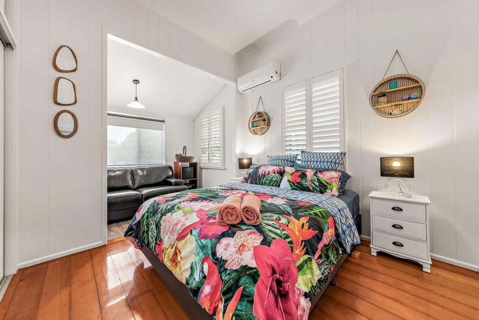 Bedroom, towels
