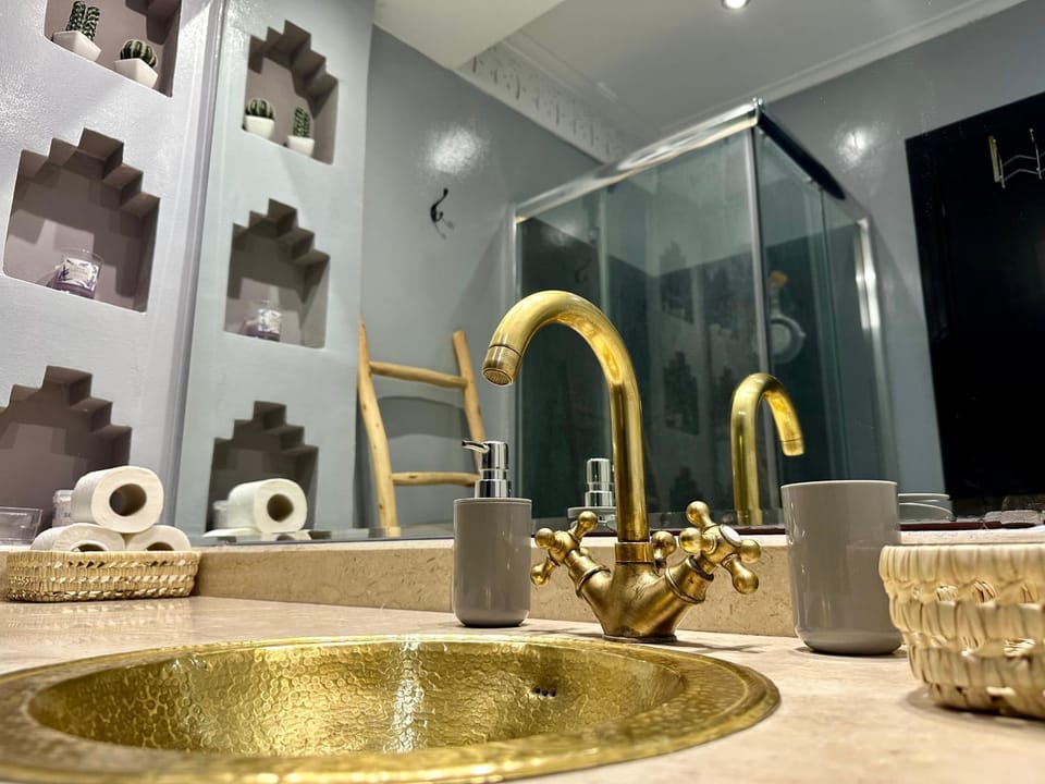 Shower, Bathroom