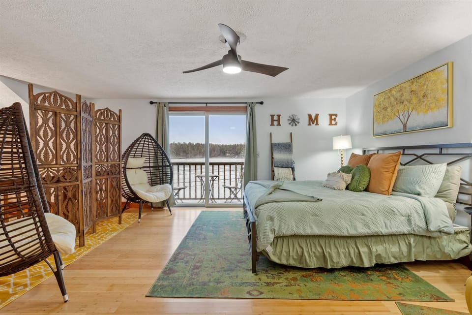Patio, Bathroom, Balcony/Terrace, Bedroom, Lake view