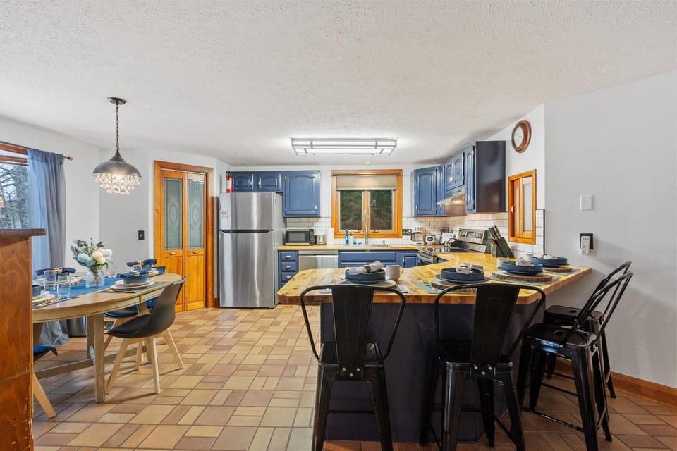 Coffee/tea facilities, Lake view, kitchen