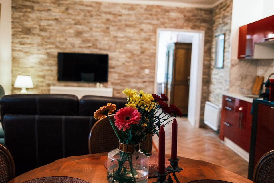 Kitchen or kitchenette, Living room, Seating area