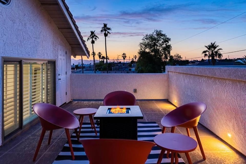 Pool Pool Table Spa Fire Pit Game Room House in Lake Havasu City