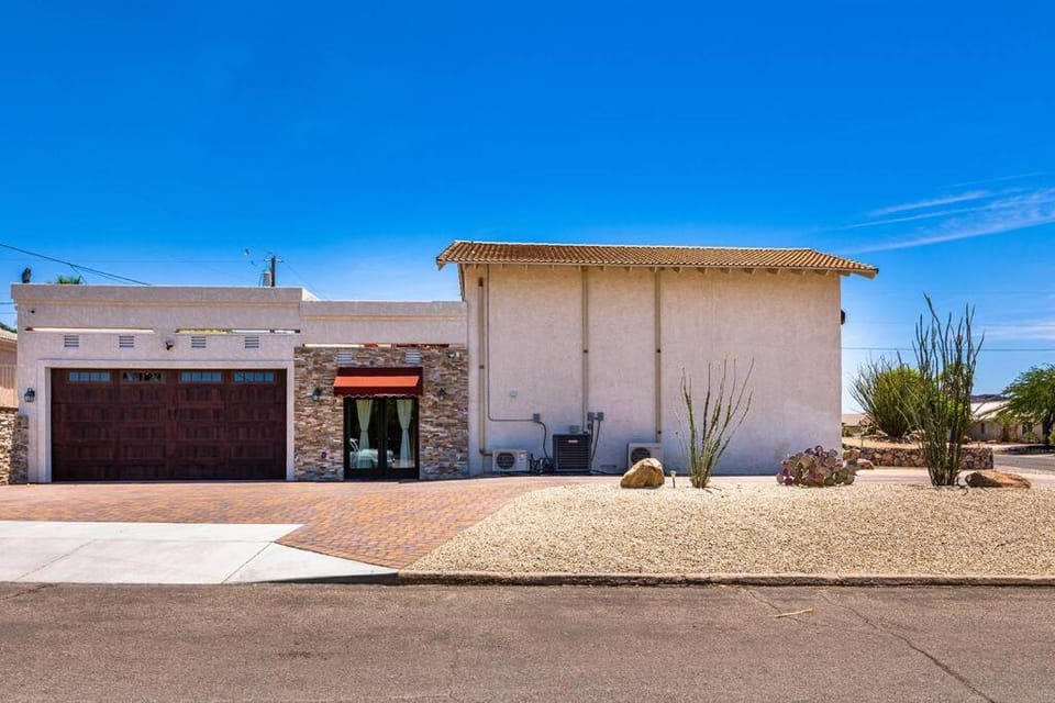 Pool Pool Table Spa Fire Pit Game Room House in Lake Havasu City
