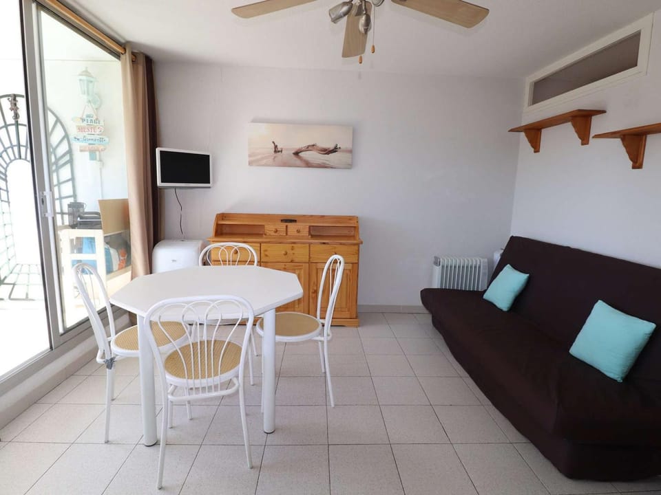 Appartement 2 pièces climatisé avec parking, proche plage - FR-1-307-254 Apartment in Le Grau-du-Roi