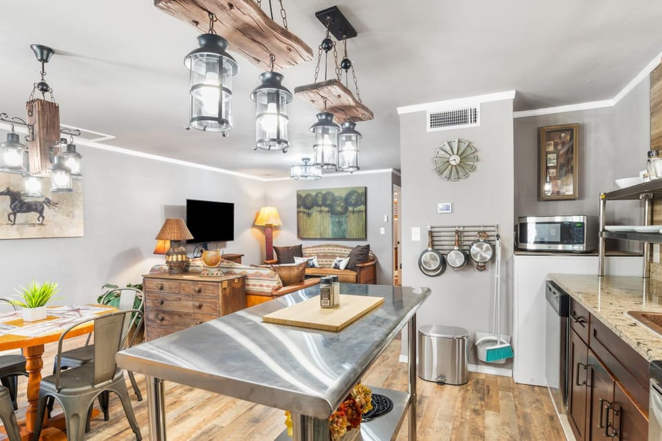 Salt Block - The Rustic Suite 1 Bed and Breakfast in Bandera