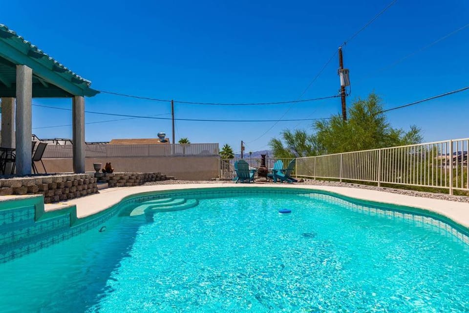 HavaGetaway Pool Spa BBQ Mountain Views House in Lake Havasu City
