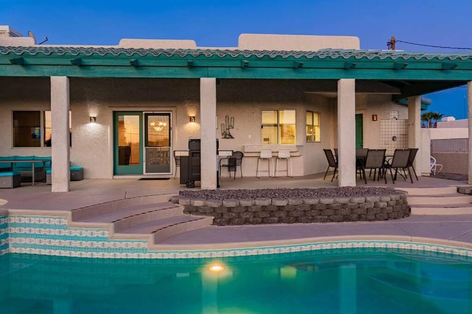 HavaGetaway Pool Spa BBQ Mountain Views House in Lake Havasu City