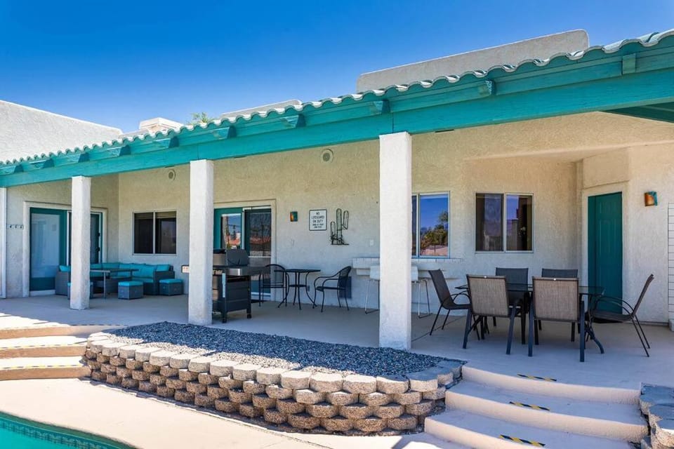 HavaGetaway Pool Spa BBQ Mountain Views House in Lake Havasu City