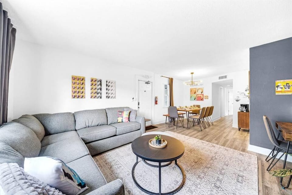 Stylish - Water View Condo - Palm Wave Says Apartment in Coconut Creek