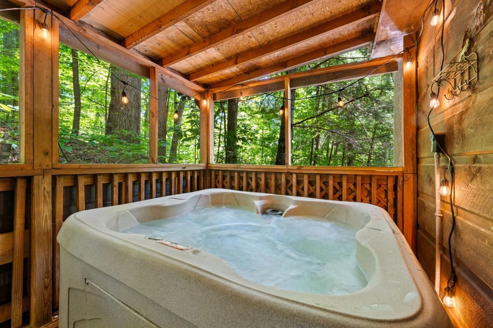Morning View, Cozy Cabin, Fireplace, WiFi, Hot Tub, Views! Cabin in Pittman Center