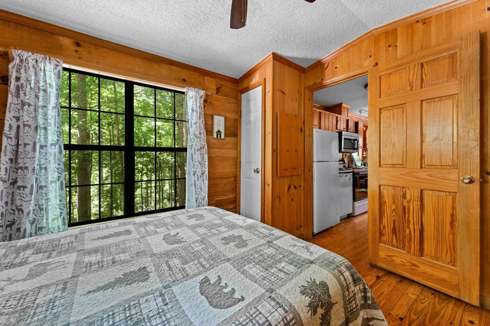 Morning View, Cozy Cabin, Fireplace, WiFi, Hot Tub, Views! Cabin in Pittman Center