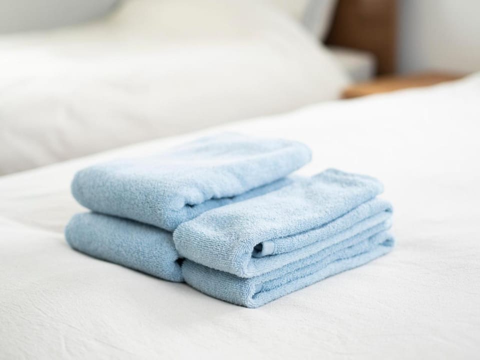 Bedroom, towels