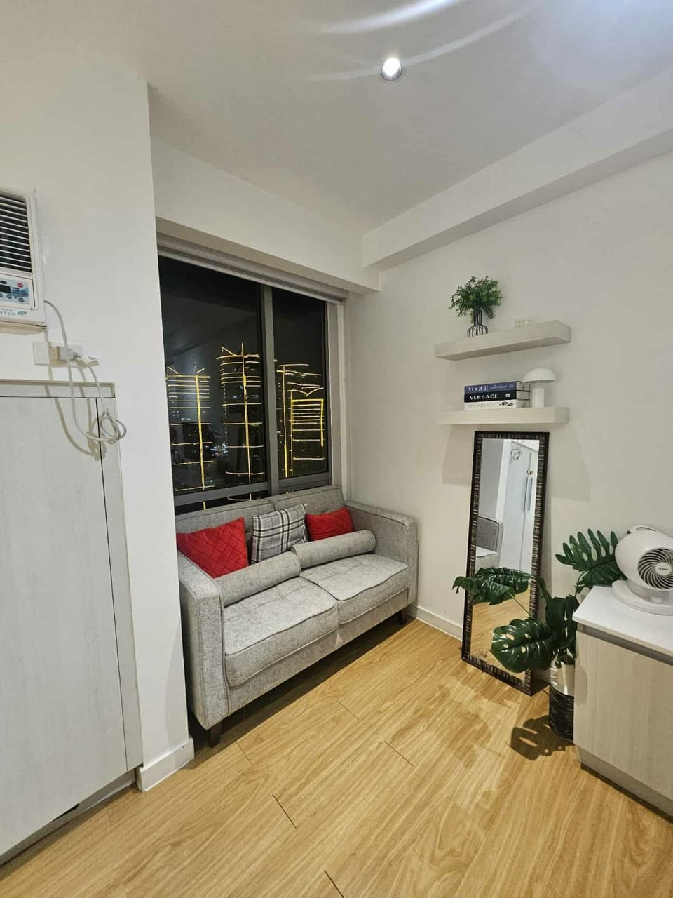 Bed, TV and multimedia, Living room, Photo of the whole room, Bedroom