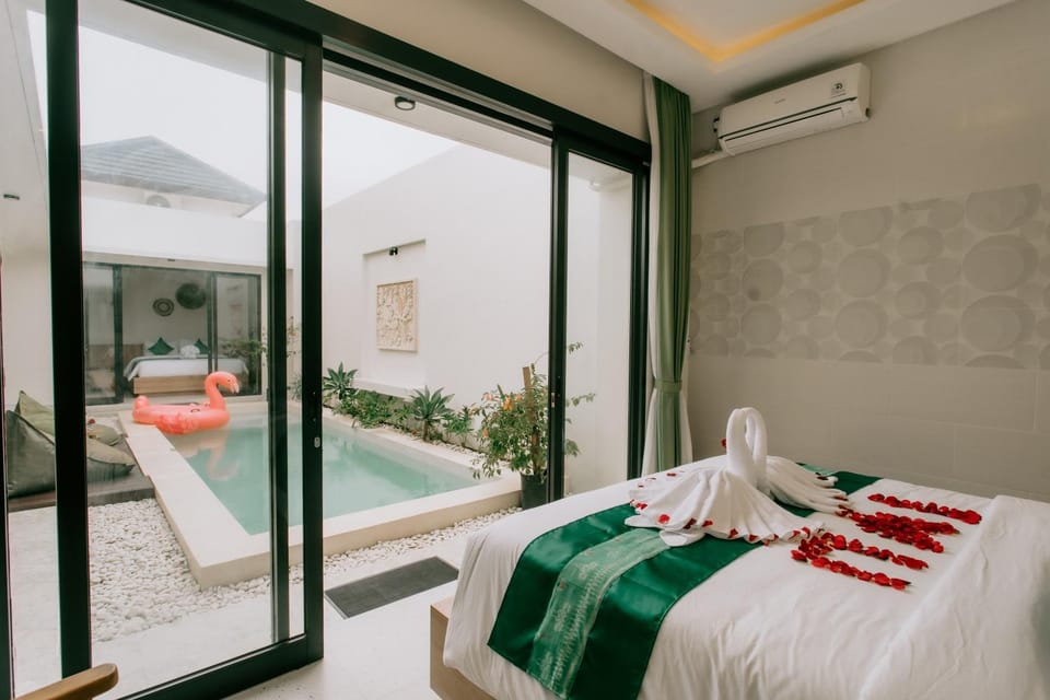 Bed, Photo of the whole room, Bedroom, Pool view, towels, air conditioner