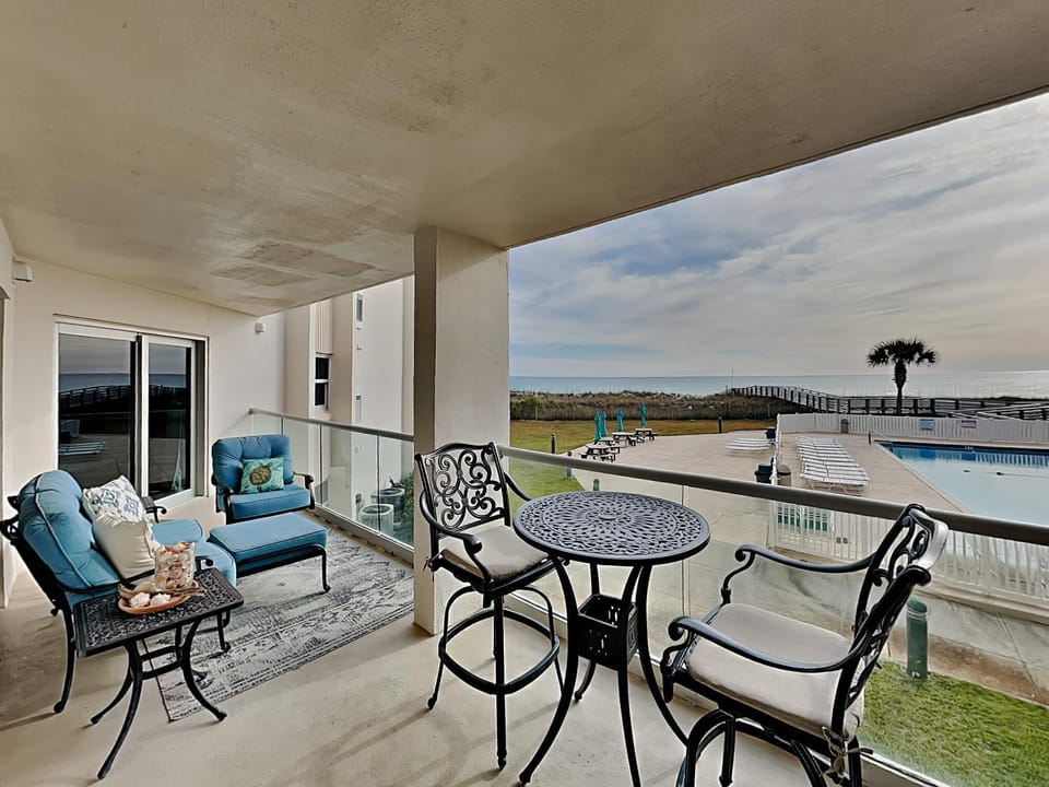 Balcony/Terrace, Seating area, Pool view, Swimming pool