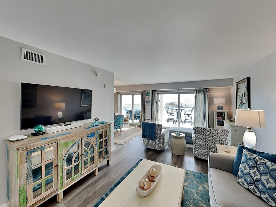 TV and multimedia, Balcony/Terrace, Living room, Seating area, furniture, air conditioner