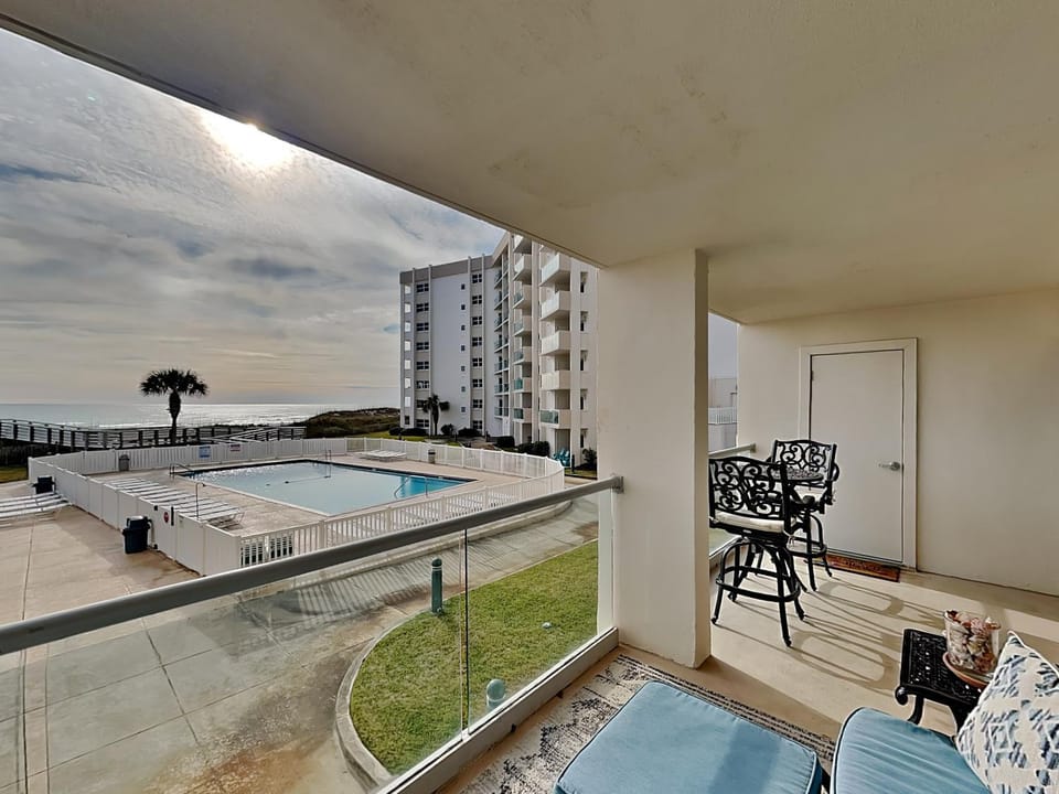 Balcony/Terrace, Seating area, Pool view, Sea view, Swimming pool