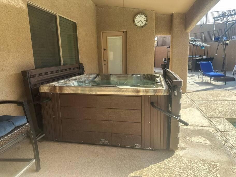 HavaCabana Pool Spa Games Lake View Garage House in Lake Havasu City