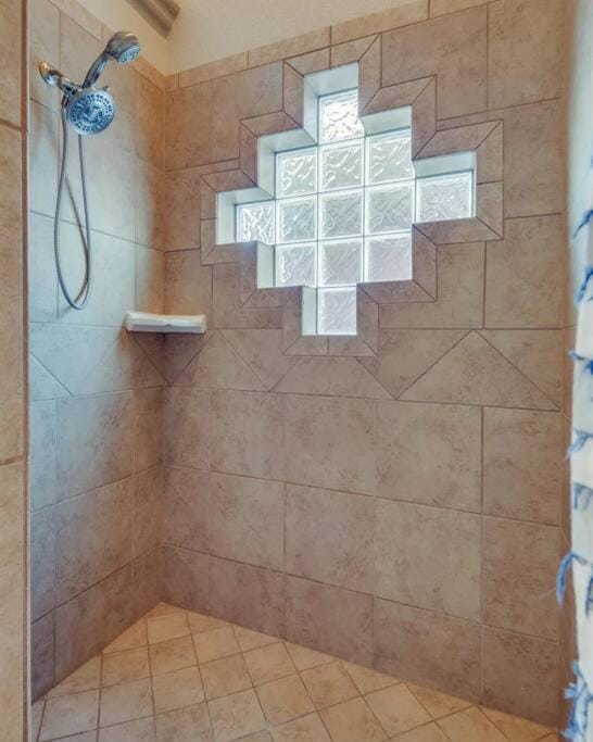 HavaCabana Pool Spa Games Lake View Garage House in Lake Havasu City