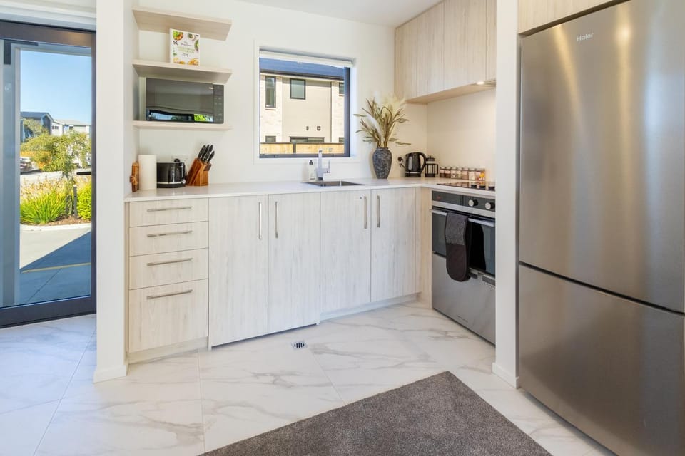 Coffee/tea facilities, Kitchen or kitchenette, hair dresser, minibar, pet friendly, stove, toaster